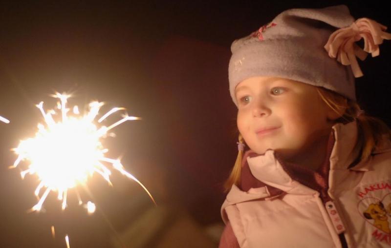 Ура, каникулы! Пиротехника, которую можно запускать с детьми - Снежногорск | snezhnogorsk.salutsklad.ru